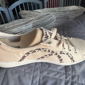 Skechers new size 10